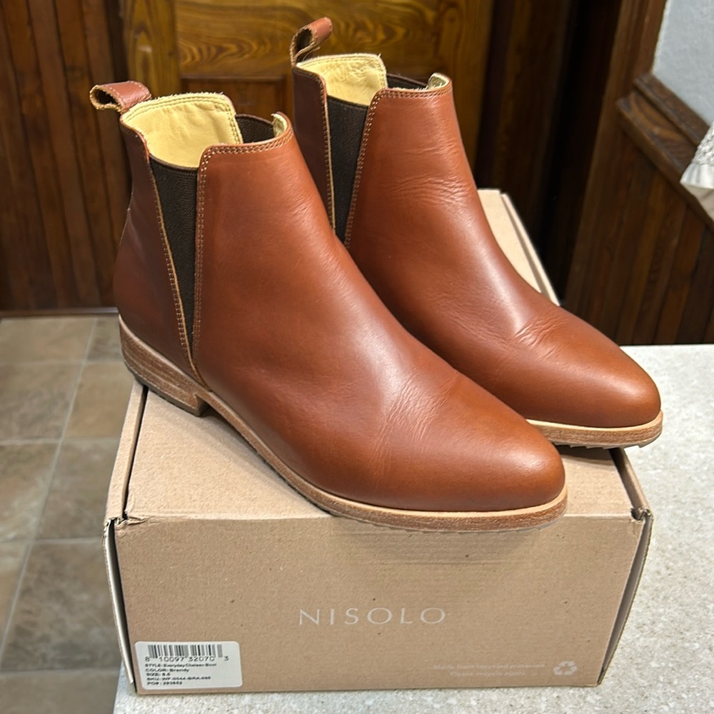 Nisolo Eva everyday Chelsea boots
